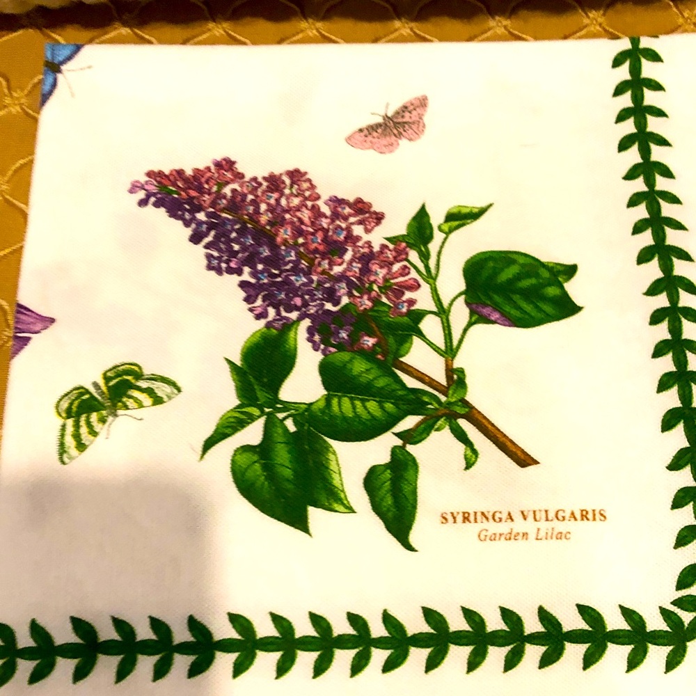 Portmeirion set of 4 dinner cloth napkins.